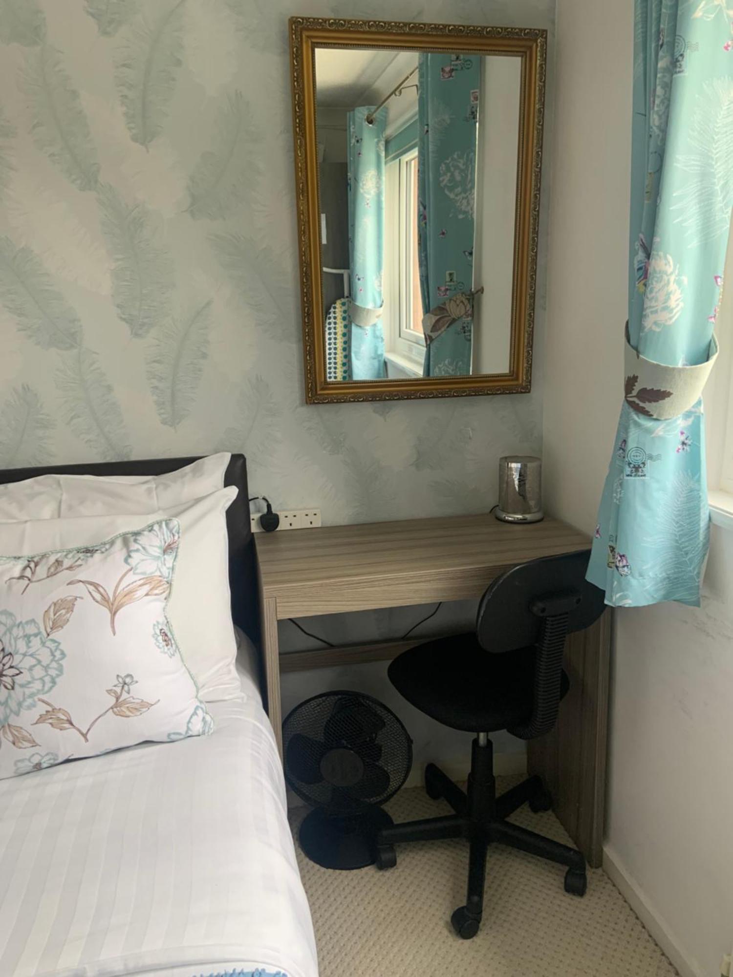 Enjoy Your Stay At Chorley Road Droitwich Room photo