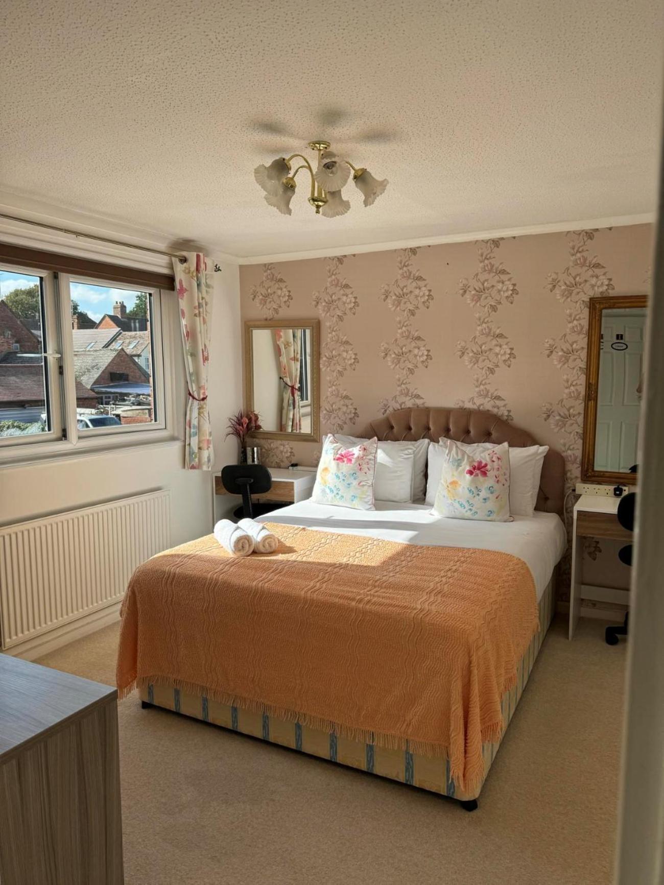 Enjoy Your Stay At Chorley Road Droitwich Exterior photo